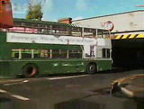 Dvoupatrový autobus vs. most